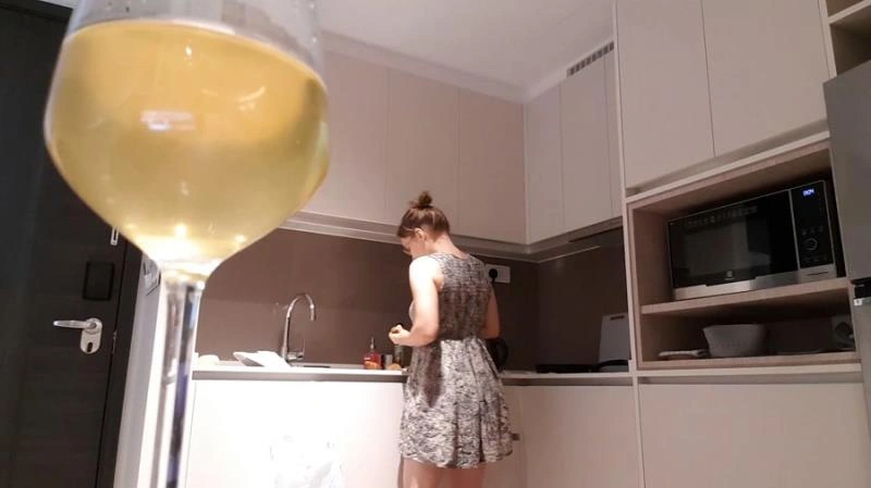 Scat Video 7049 Little Miss Kinky - Breakfast Is Served Anna - (2021/FullHD)