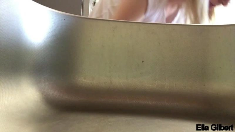 Small Kitchen Sink Poop EllaGilbert - (2021/FullHD)