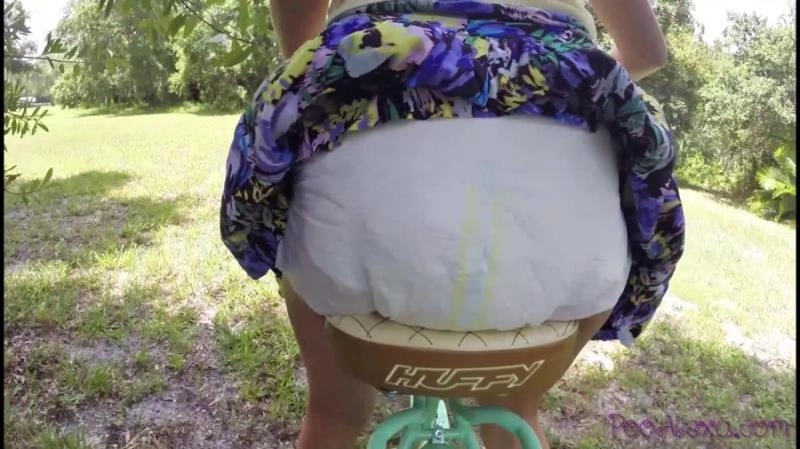 Public Diaper Desperation Poo Alexa - (2021/FullHD)