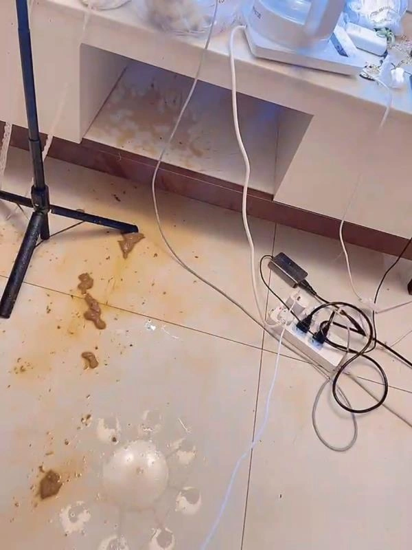 44 Chinese Poo (2025/SD)