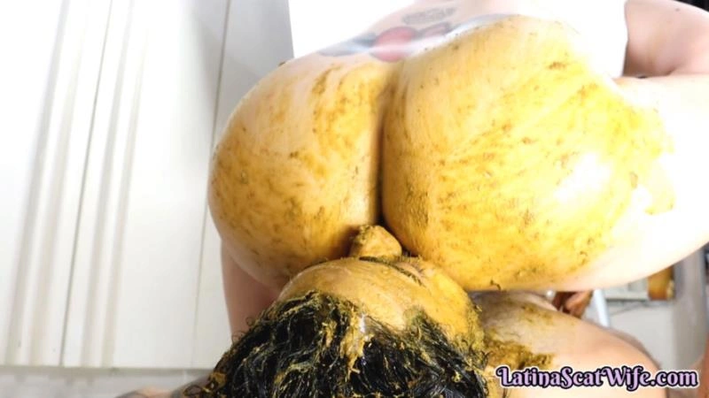 LATINA SCAT WIFE - Having Fun With The Bathroom Slave (2025/FullHD)