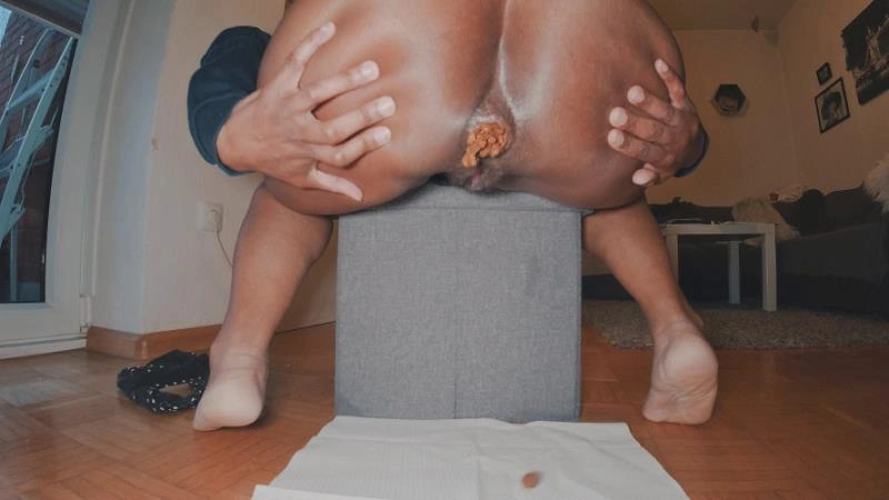 Hard ebony poop in living room (2026/UltraHD/4K)