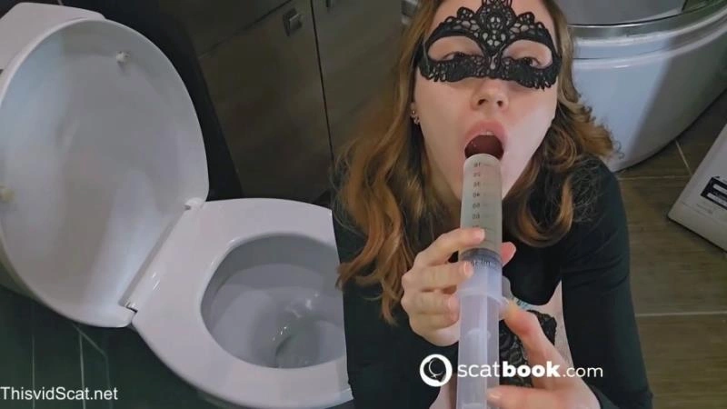 Masked Girl Miss Juicy Gulps Down Her Own Pee in a Long Piss Drinking Session. P1 (2026/HD)