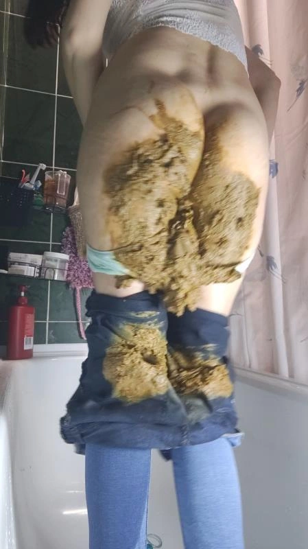 poop in skinny jeans and panties (2026/SD)