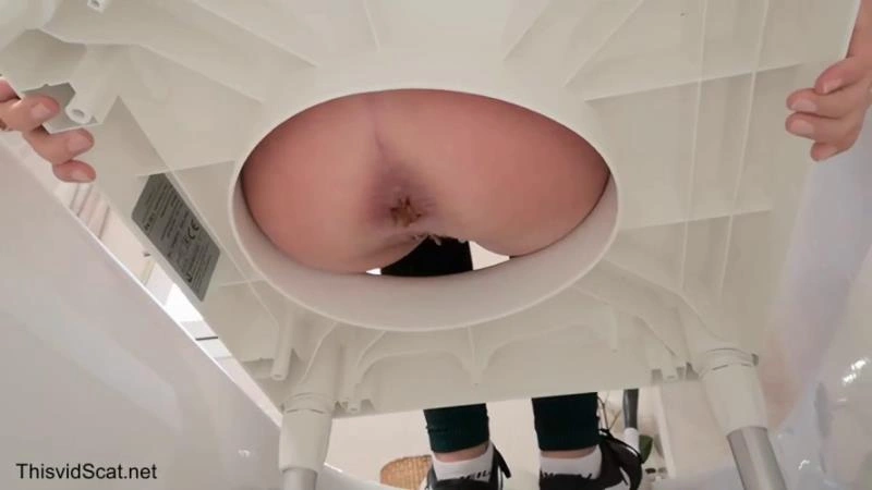 Shitting in the Bathtub Through Chair. P1 (2026/HD)